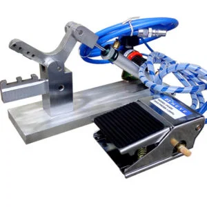 Plasser den indre tråden på plastholderen for klørne