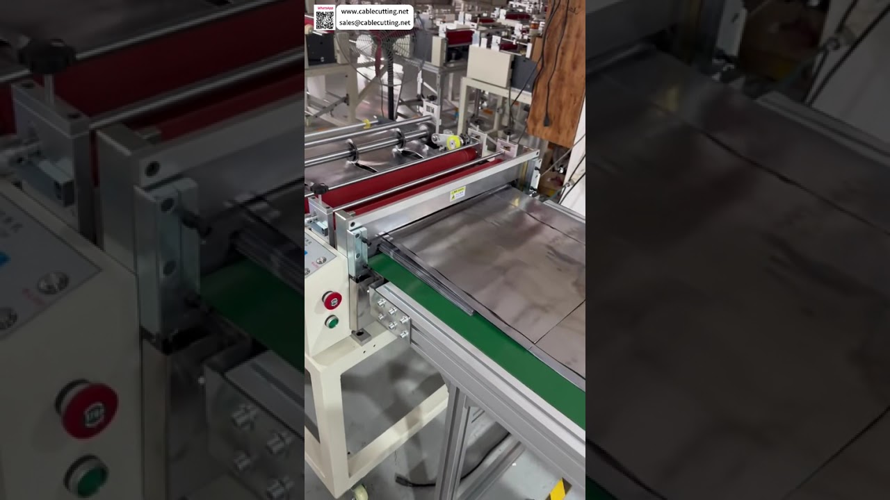 Tung maskin for presisjonskutting av blyplater med roterende slitter, lengdemåler og nøyaktig lengdekontroll – robust og effektiv for industriell bruk.