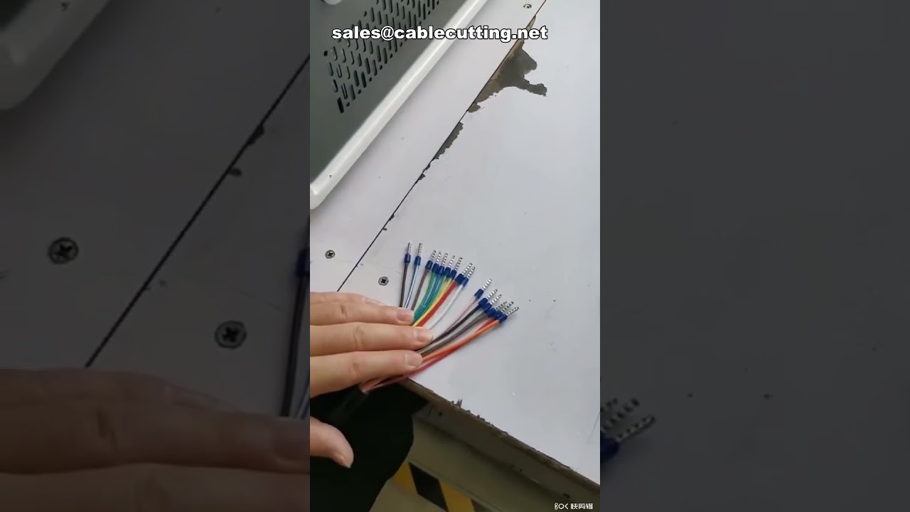 Halvautomatisk krympemaskin for isolerte ferrule- og kabelterminaler