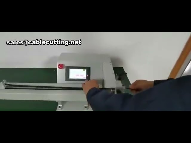 Trekkanordning for wireharness-tapemaskin